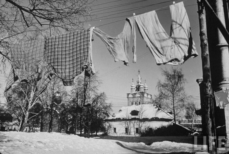 Здесь собраны фотографии, которые в 1959 году снял фотокорреспондент Карл Миданс, для журнала «Life» – Самые лучшие и интересные посты по теме: СССР, зима, люди на развлекательном портале Fishki.net